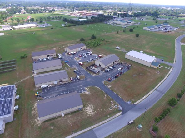 Venture Business Center: 180-187 Kent Dr, Seaford, DE 19973